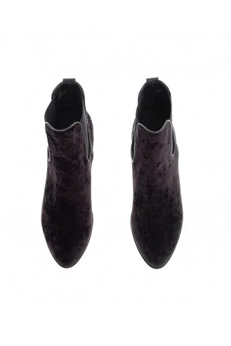 Velvet low boots with elastic straps on sides