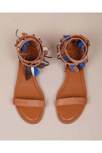 Split leather sandals with decorative leaves