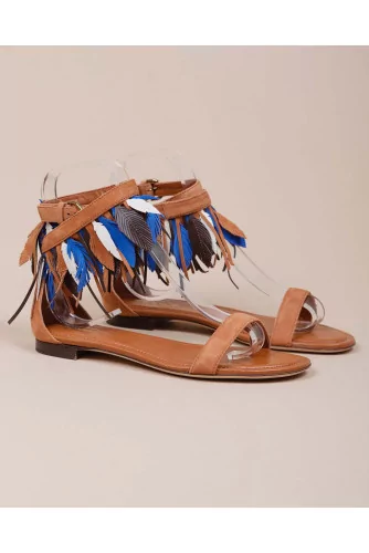 Split leather sandals with decorative leaves