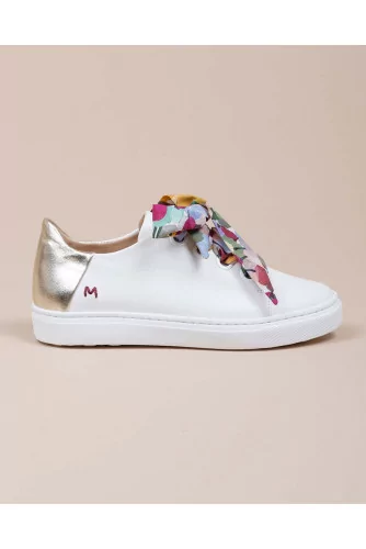 Leather sneakers with floral ribbon and gold buttress