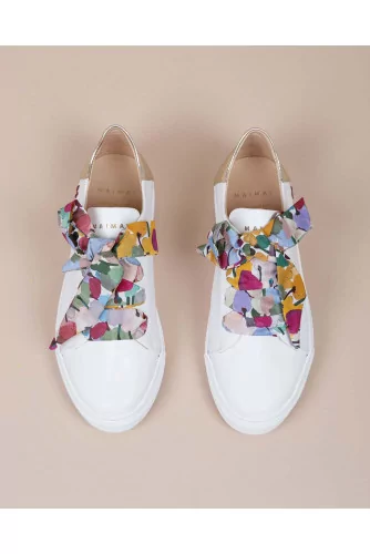 Leather sneakers with floral ribbon and gold buttress