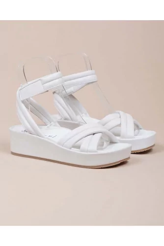 Sandales en cuir nappa avec brides matelassées croisées