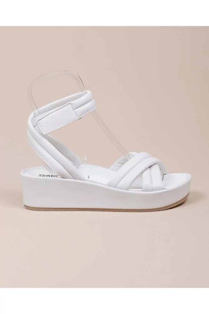 Sandales en cuir nappa avec brides matelassées croisées