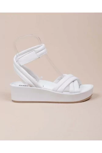 Sandales en cuir nappa avec brides matelassées croisées