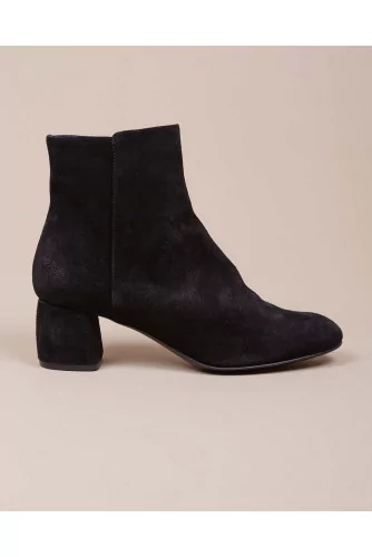 Suede low boots with rounded tip 50