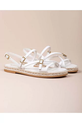 Leather sandals with soft straps