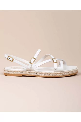 Leather sandals with soft straps