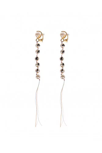 Engraved pearls earrings