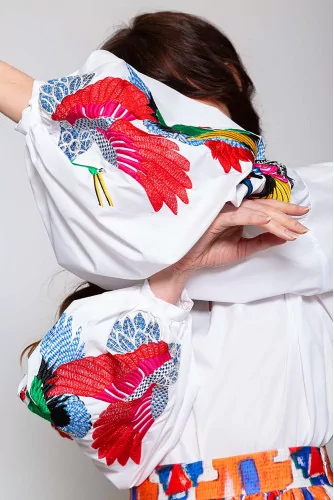 Poplin cotton blouse with embroideries LS