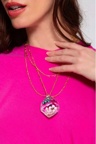 Necklace with pendant and pink flowers