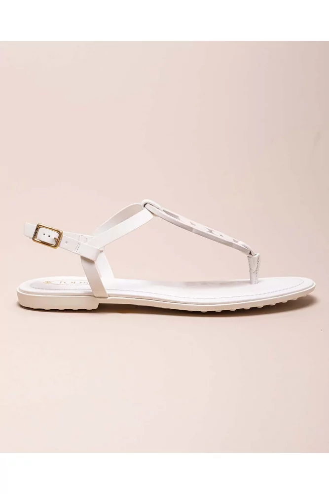 Patent calf leather toe thong sandals with link design