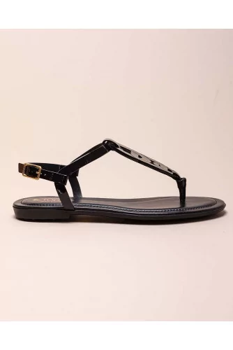 Patent calf leather toe thong sandals with link design