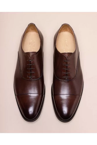 Leather oxford shoes with toe cap