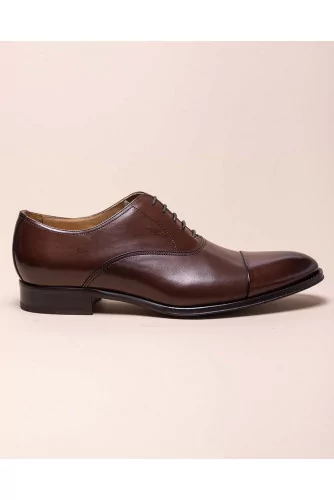 Leather oxford shoes with toe cap