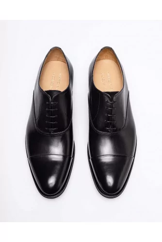 Leather oxford shoes with toe cap