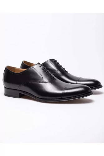 Leather oxford shoes with toe cap