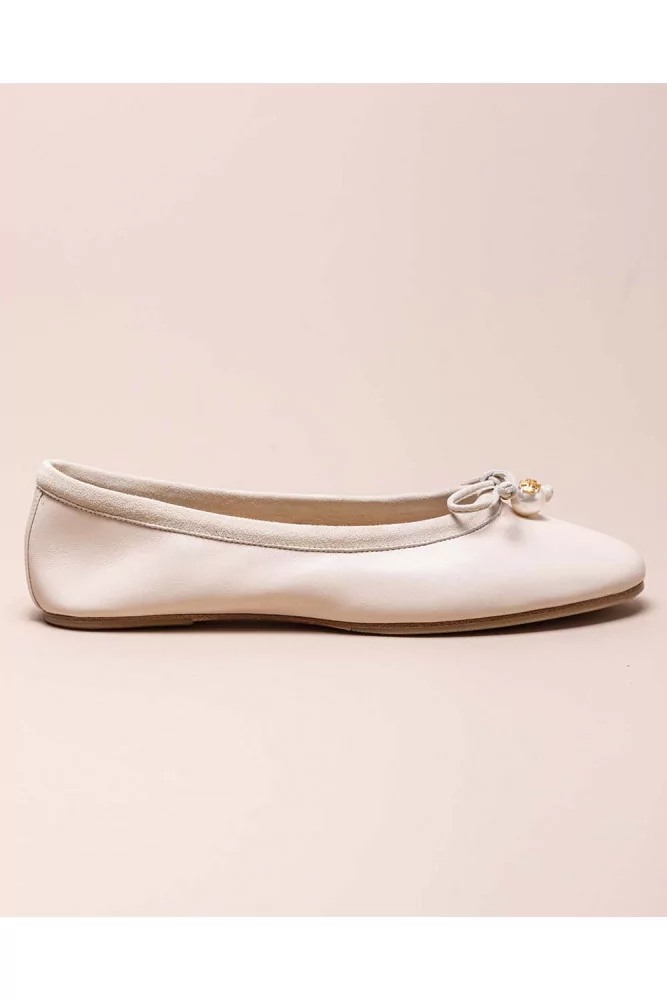 Charme Ballet Flat of Tory Burch - Light pink suede ballerinas with white decorative pearl for women Charme Ballet Flat of Tory Burch - Light pink suede ballerinas with white decorative pearl for women
