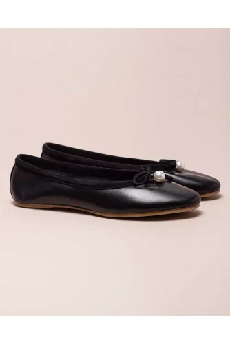 Charm Ballet Flat - Ballerines en suede avec perle