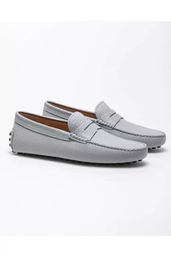 Nuovo Gommino - Grained leather moccasins with decorative tab