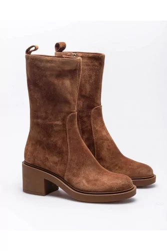 Suede boots with round tip 45