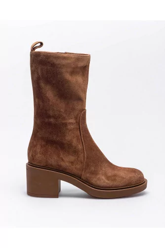 Suede boots with round tip 45