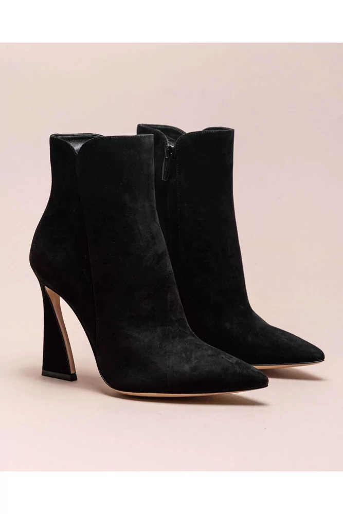 Gianvito Rossi - Black suede boots with pointed tip, zipper