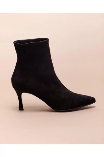 Suede boots with pointed toe 70