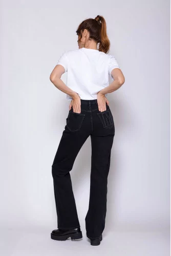 Denim jeans with high waistline