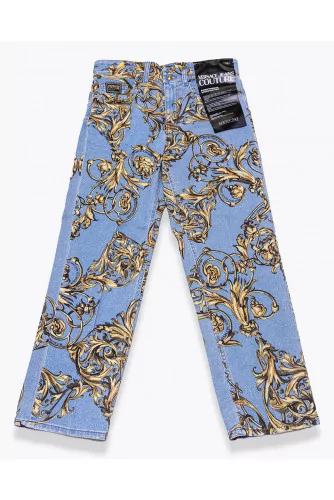 Short and straight cut jeans with Garland print