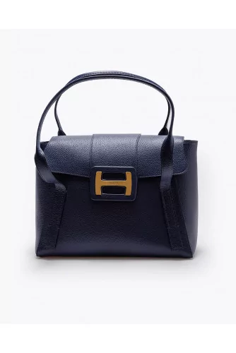 Grained leather shopping bag with magnetic H logo