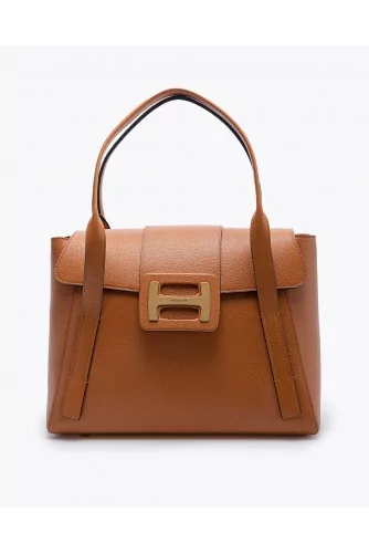 Grained leather shopping bag with magnetic H logo