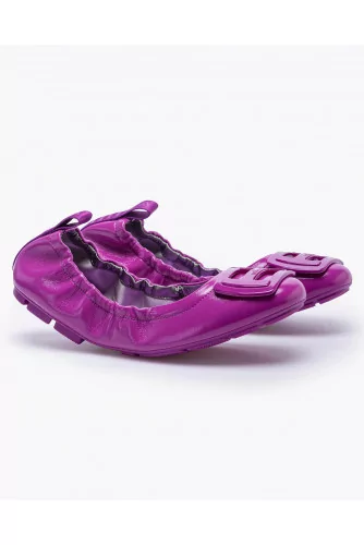 Flexible patent leather ballerinas with H buckle