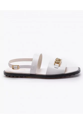 Flat leather sandals with chain