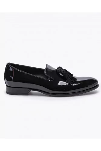 Varnished leather slip-ons with tassels