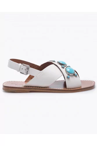 Flat leather sandals decorated with cabochons