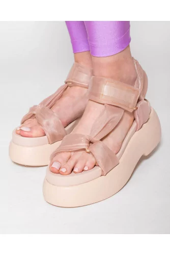 Sandals with tulle strips and compensated soles