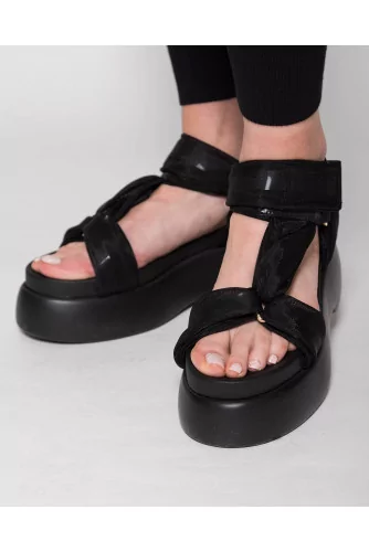 Sandals with tulle strips and compensated soles