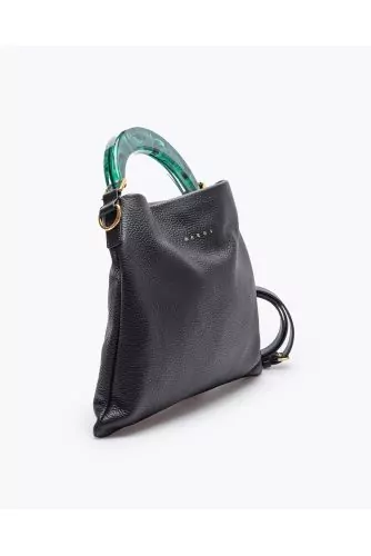 Trapeze-shaped grained leather bag with bakelite handle