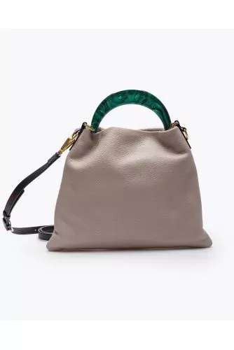 Trapeze-shaped grained leather bag with bakelite handle