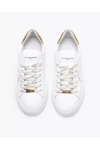Leather sneakers with escutcheon and buttress