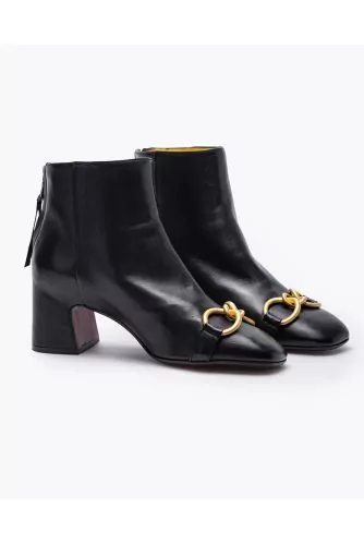 Bottines à talons en cuir nappa avec chaine à maillons 55