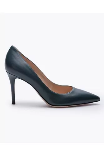 Leather pumps with pointed toe 85