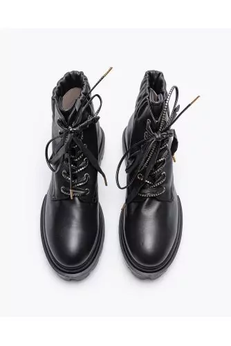 Bottines légères en cuir avec lacets et élastiques