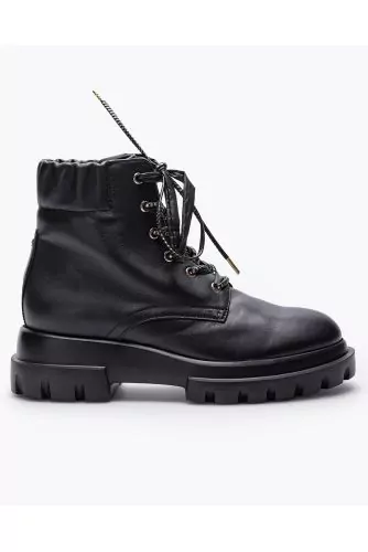 Light leather low boots with shoelaces and elastics
