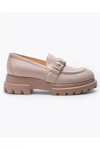 Leather moccasins with elastic penny strap