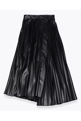 Long pleated skirt in eco leather