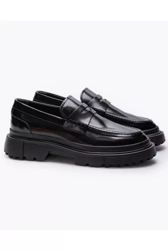 Glazed leather moccasins with strap and stitched top