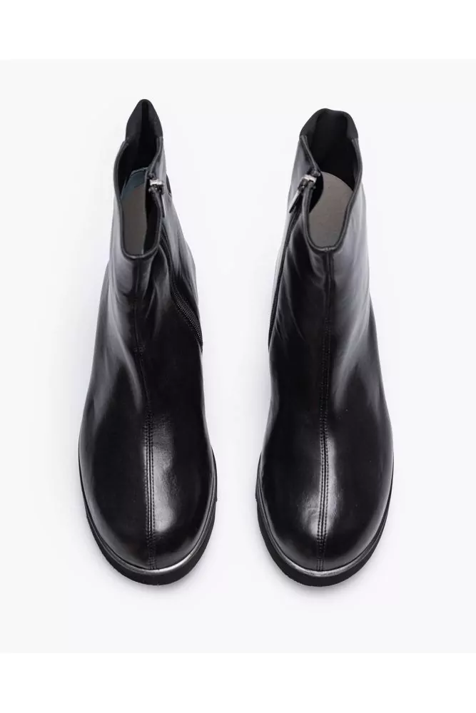 Thierry Rabotin Black leather low boots with stretch yoke for women