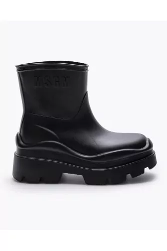 Rubber low boots made of one piece 45