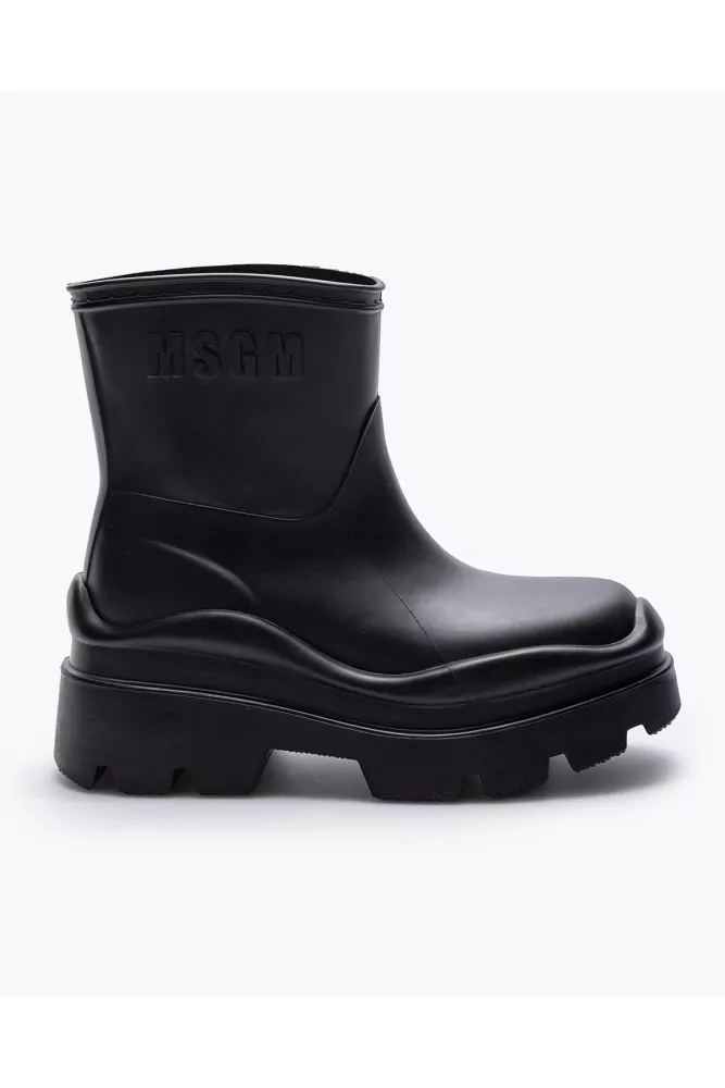 Rubber low boots made of one piece 45